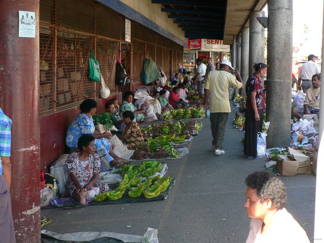 14- Vendeuses melanesiennes au marche de Lautoka 